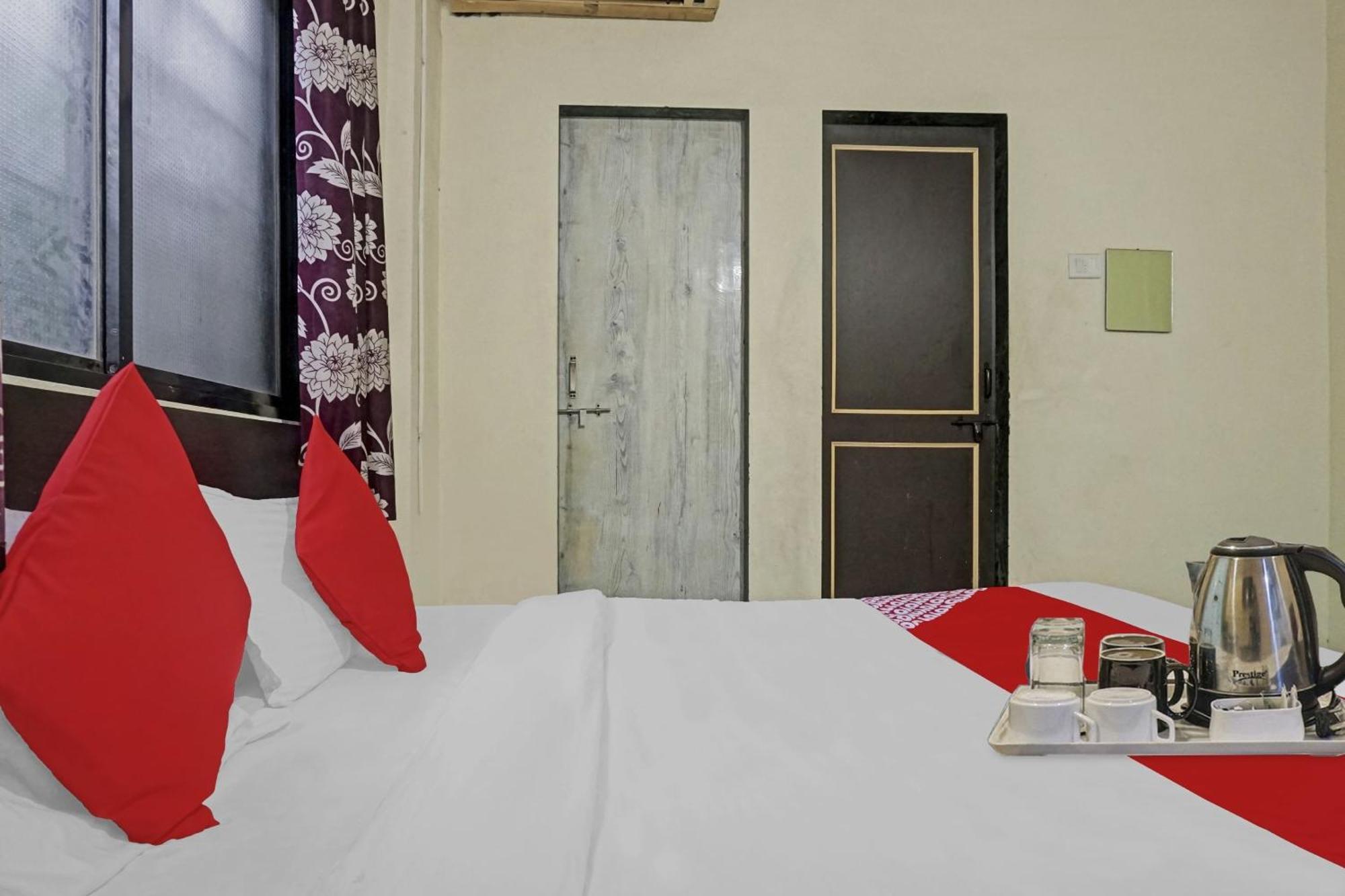 Hotel O R K Exclusive Хинджавади Экстерьер фото
